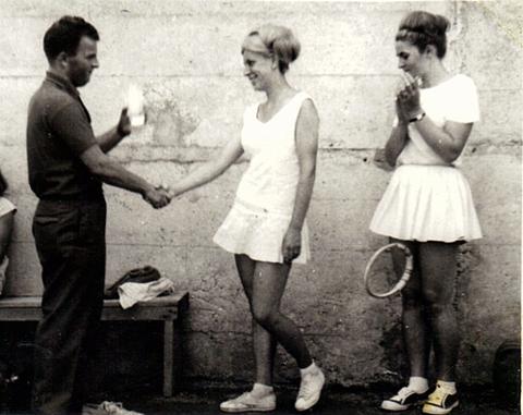 1964_Zmagovalki_pokalnega_prvenstva_Slovenije.JPG